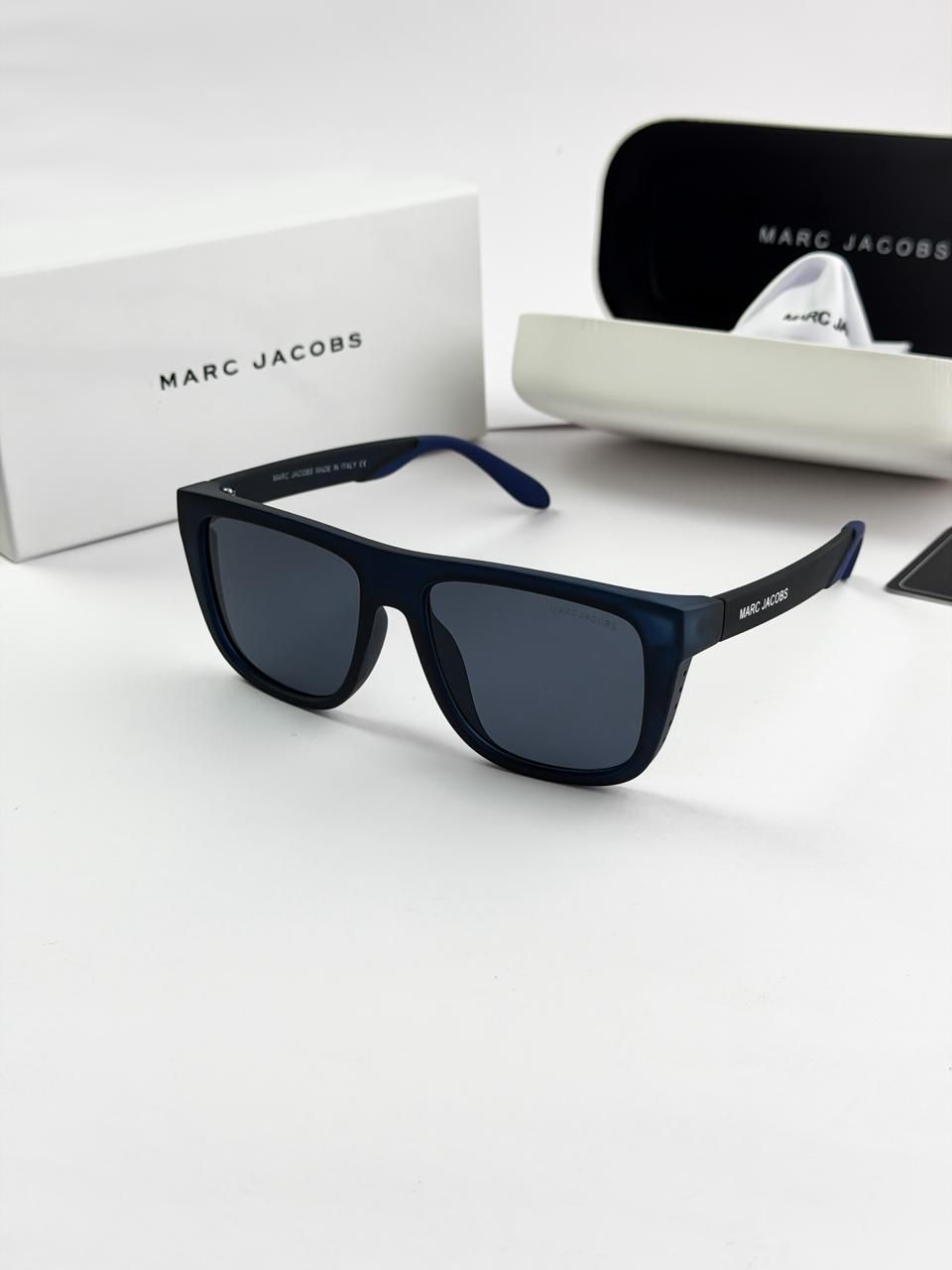 MARC JACOBS BLUE BLACK